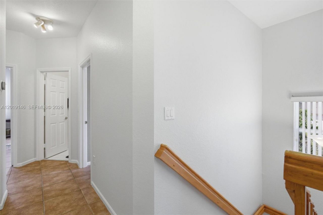 724 NW 170th Ter, Pembroke Pines, FL 33028 Photo