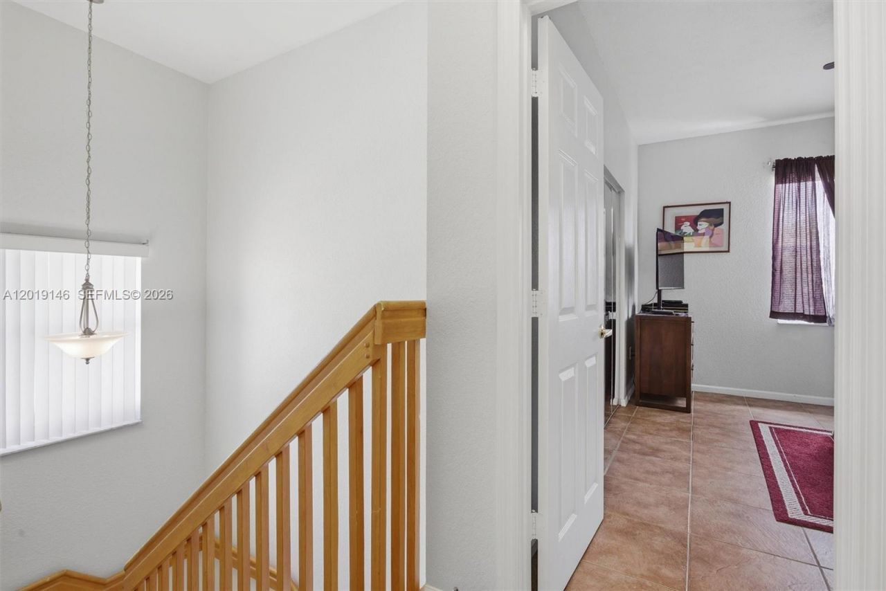724 NW 170th Ter, Pembroke Pines, FL 33028 Photo