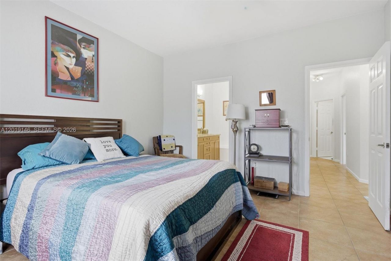 724 NW 170th Ter, Pembroke Pines, FL 33028 Photo