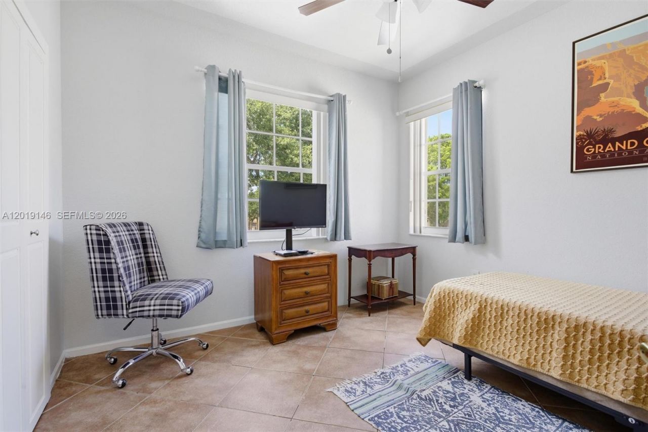 724 NW 170th Ter, Pembroke Pines, FL 33028 Photo