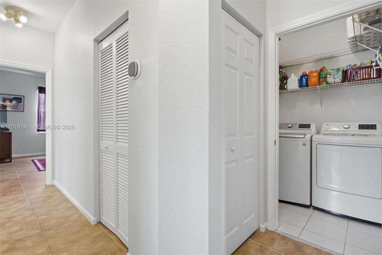 724 NW 170th Ter, Pembroke Pines, FL 33028 Photo