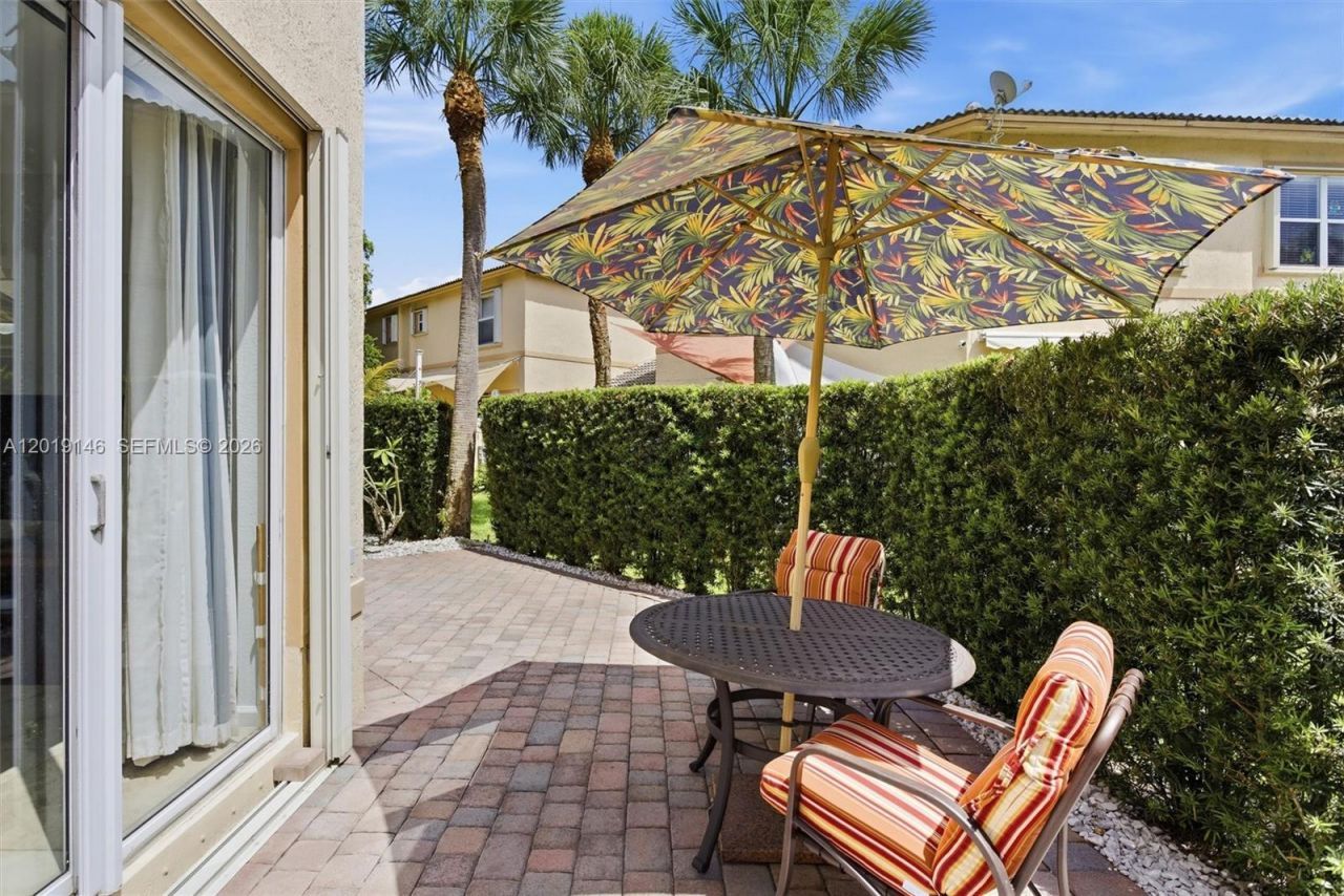 724 NW 170th Ter, Pembroke Pines, FL 33028 Photo