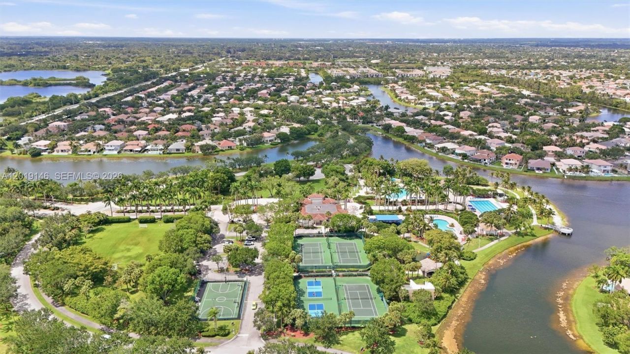 724 NW 170th Ter, Pembroke Pines, FL 33028 Photo