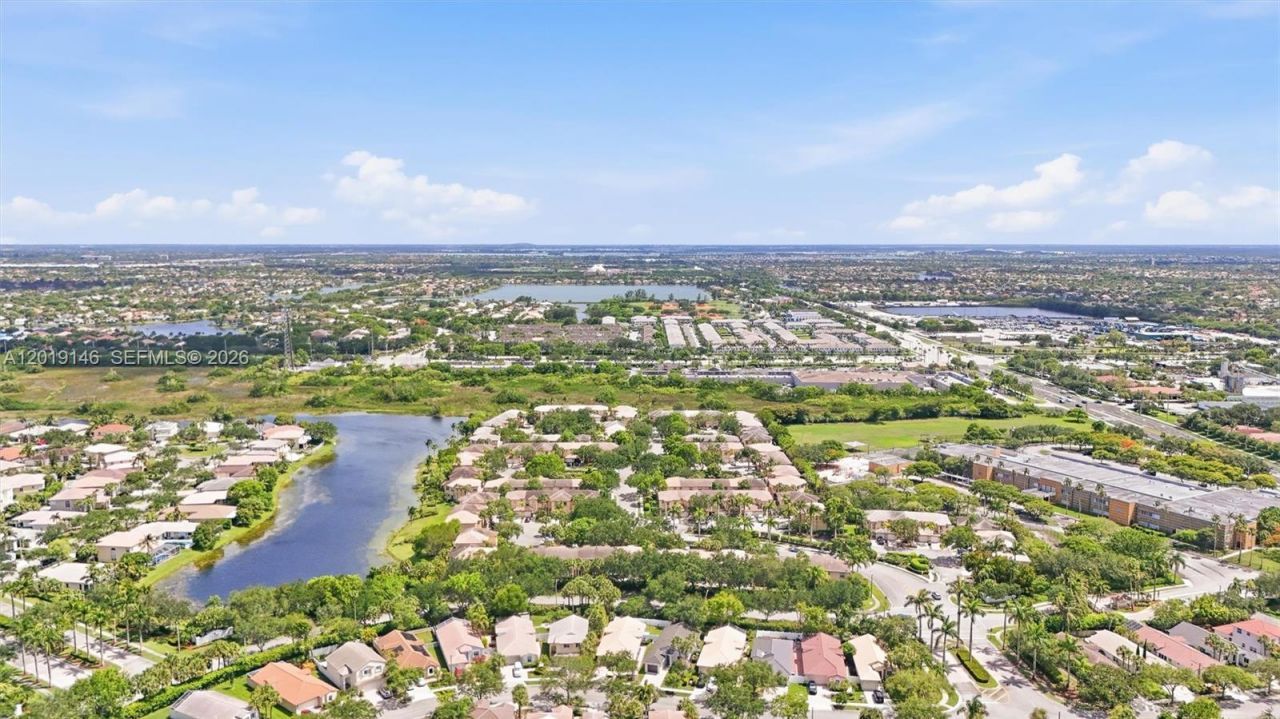 724 NW 170th Ter, Pembroke Pines, FL 33028 Photo
