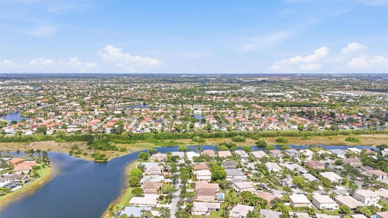 724 NW 170th Ter, Pembroke Pines, FL 33028 Photo
