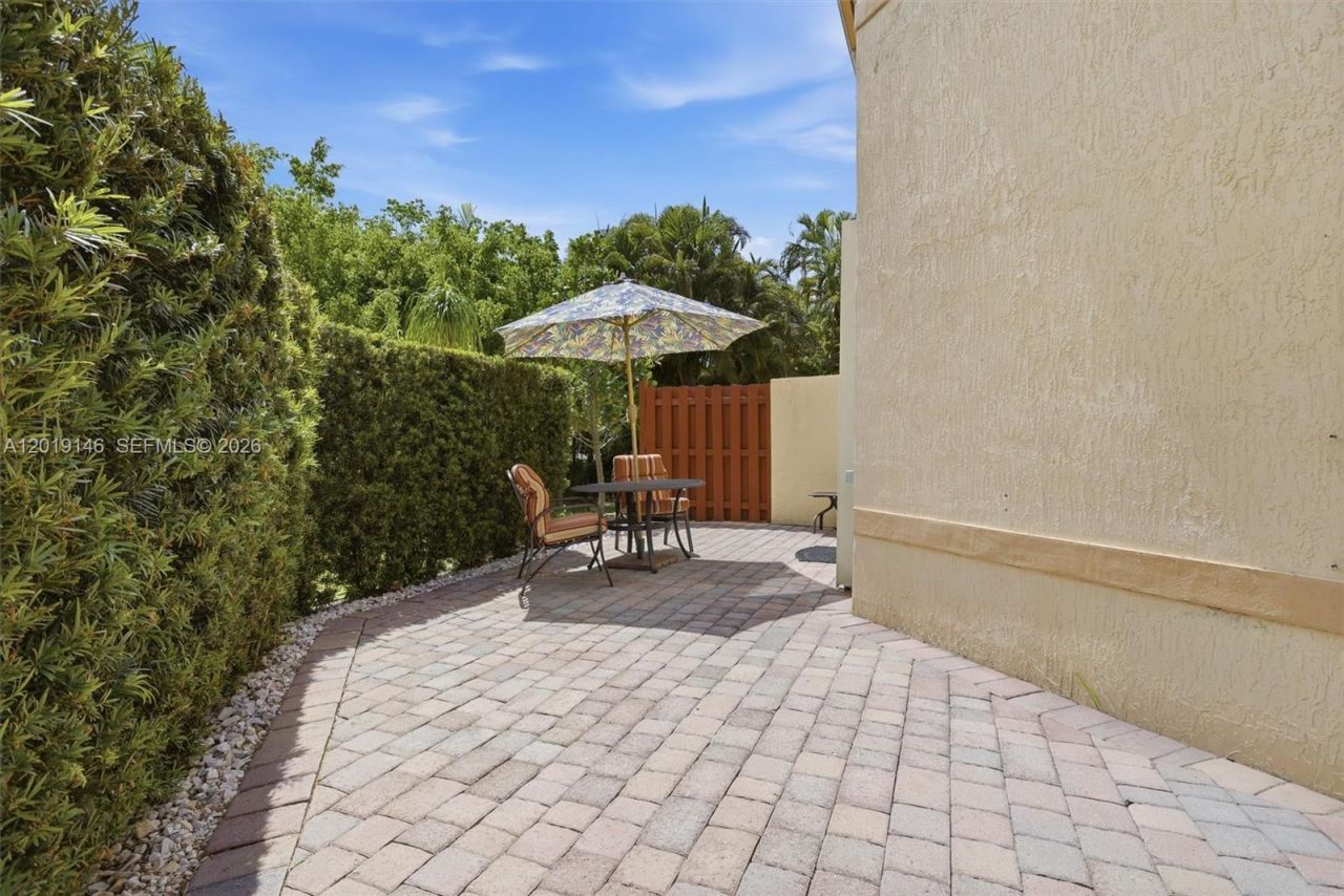 724 NW 170th Ter, Pembroke Pines, FL 33028 Photo