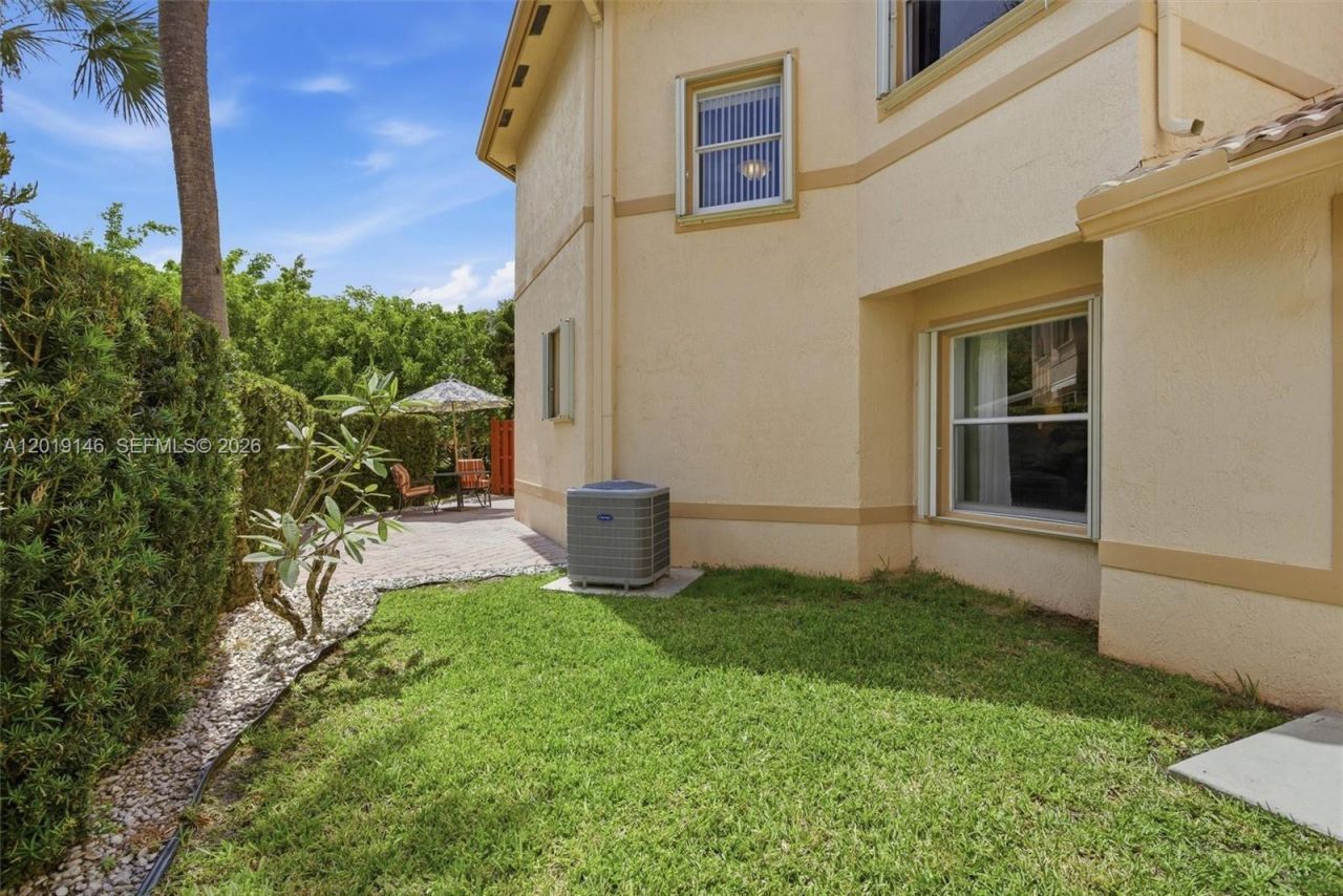 724 NW 170th Ter, Pembroke Pines, FL 33028 Photo