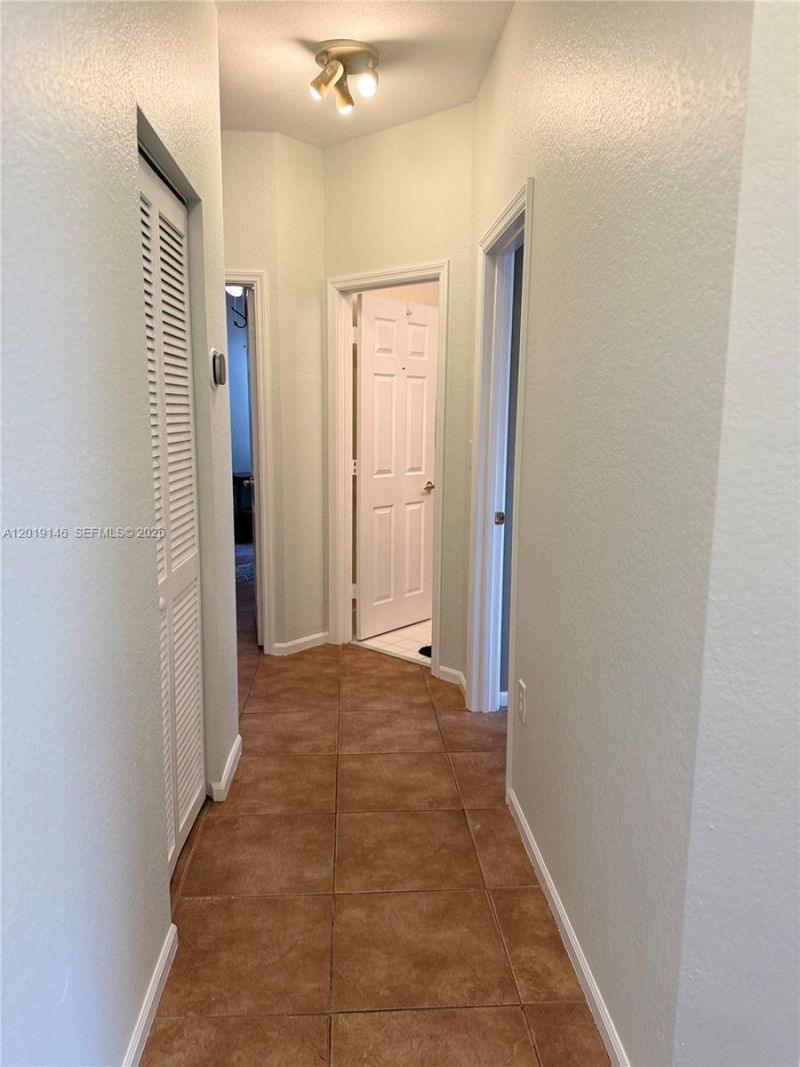 724 NW 170th Ter, Pembroke Pines, FL 33028 Photo