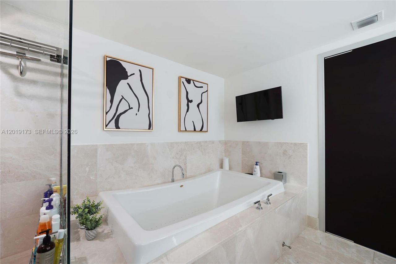 17001 Collins Ave , Unit 2805, Sunny Isles Beach, FL 33160 Photo