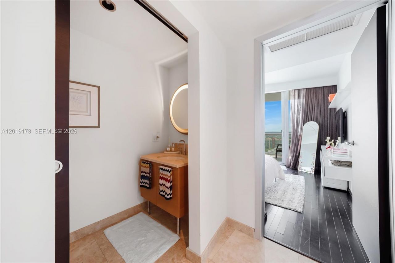 17001 Collins Ave , Unit 2805, Sunny Isles Beach, FL 33160 Photo