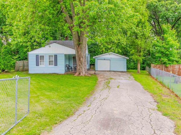 153 HOLLYWOOD Circle, Creve Coeur, IL 61610