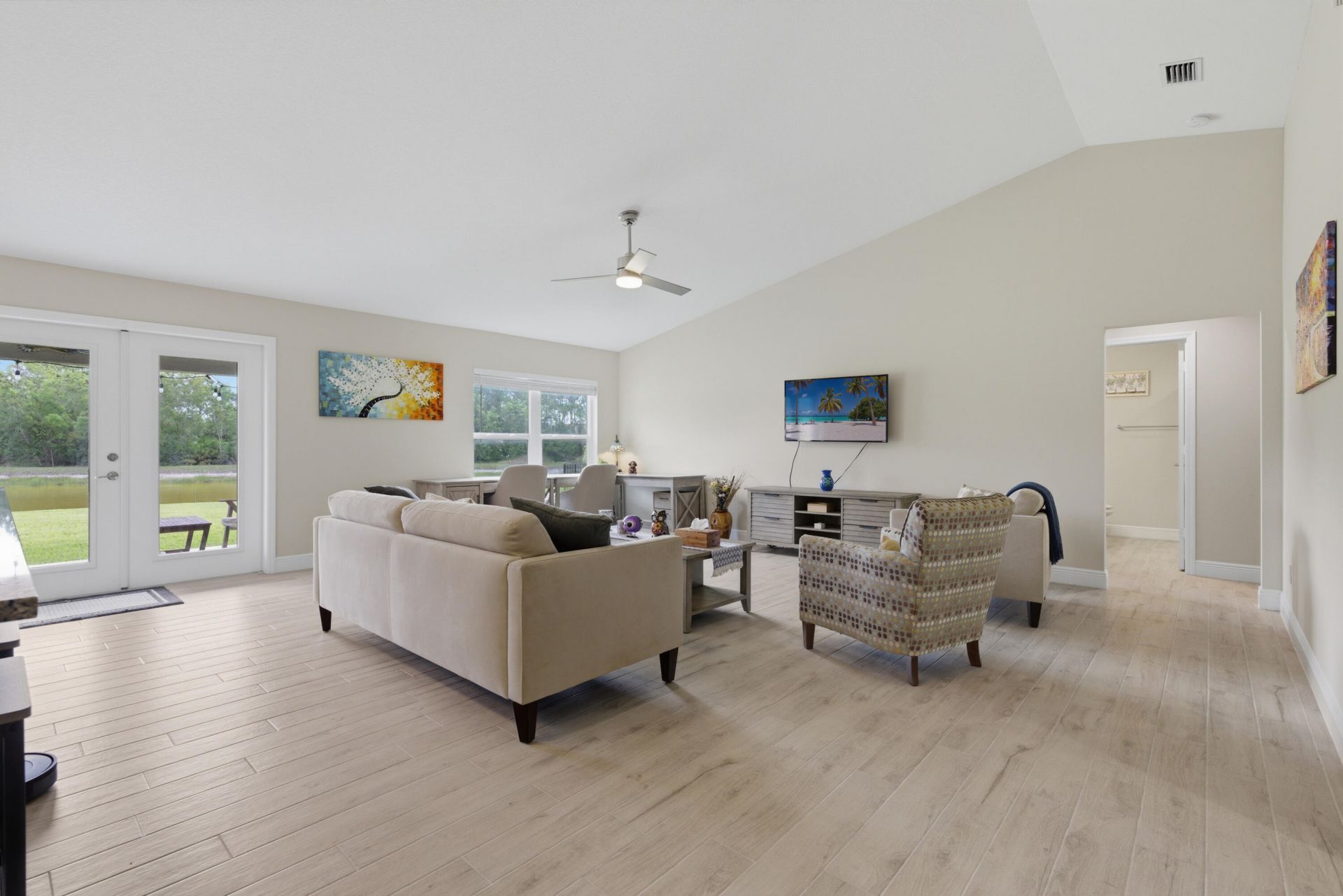 375 SW Vista Lake Drive, Port Saint Lucie, FL 34953 Photo