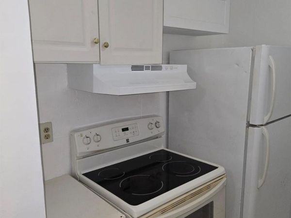 230 SW 11th Avenue, Unit 17, Hallandale Beach, FL 33009