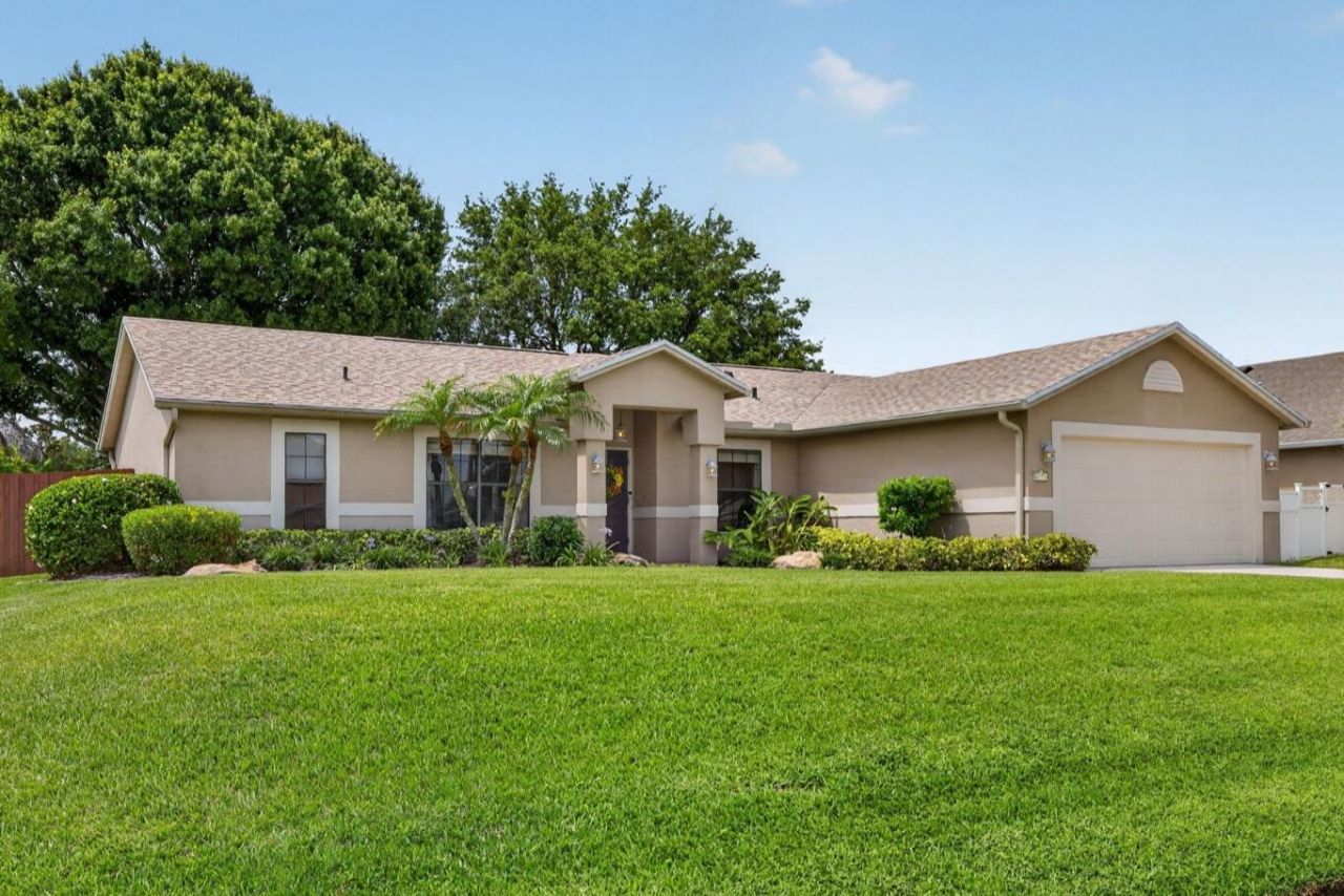 6771 NW Abigail Avenue, Port Saint Lucie, FL 34983 Main Photo