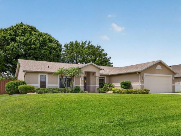 6771 NW Abigail Avenue, Port St. Lucie, FL 34983