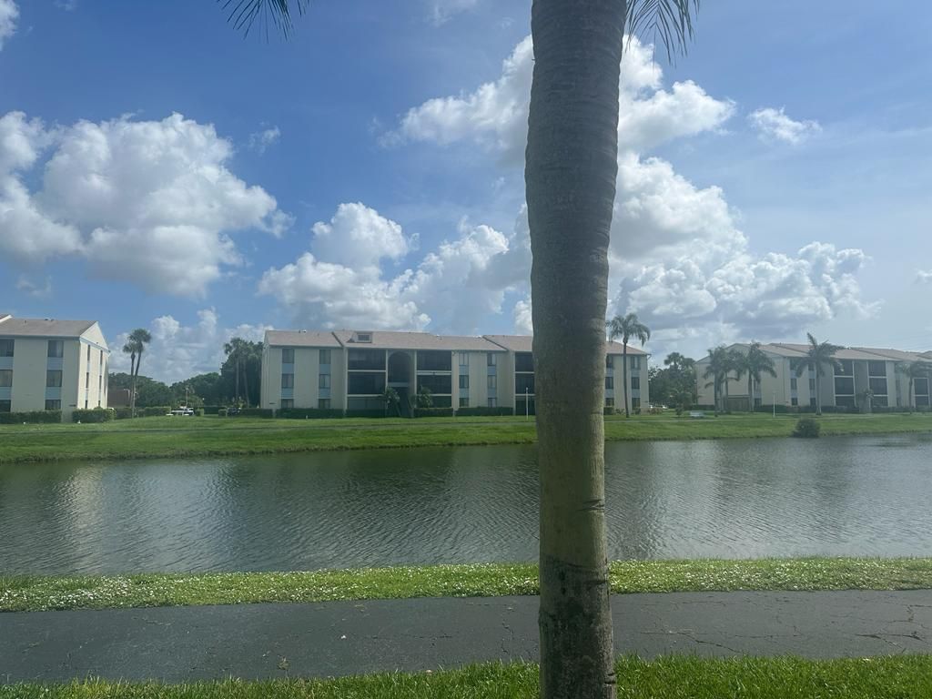1102 Green Pine Boulevard, Unit B1, West Palm Beach, FL 33409 Photo