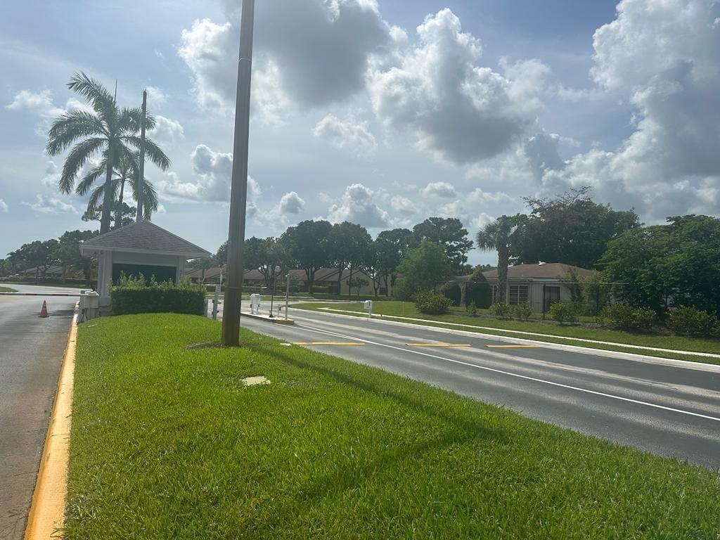 1102 Green Pine Boulevard, Unit B1, West Palm Beach, FL 33409 Photo