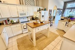 719 Camden Circle photo 4