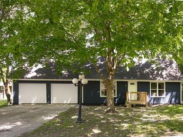 406 E 11th Street, Kearney, MO 64060
