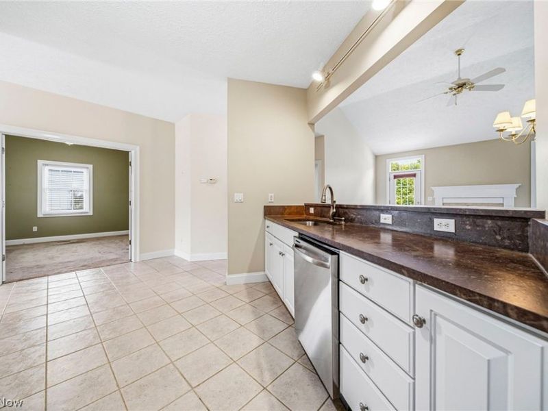 35 Gullybrook Lane , Willoughby Hills, OH 44094 Photo 3