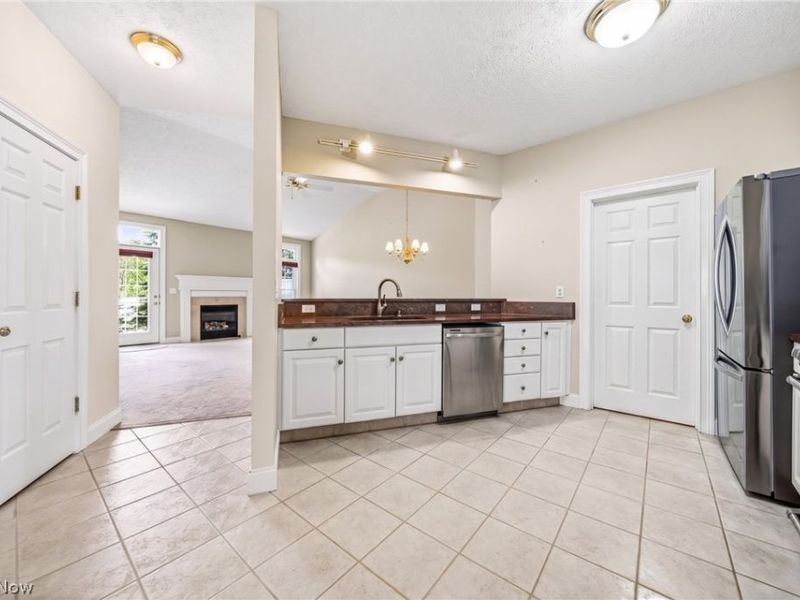 35 Gullybrook Lane, Willoughby Hills, OH 44094 Photo 4