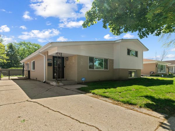 9517 Lavergne Avenue , Skokie, IL 60077