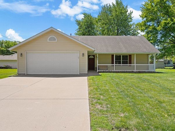 315 E Lotte Street , Blue Grass, IA 52726