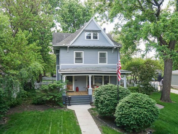 903 E Jefferson Street , Bloomington, IL 61701