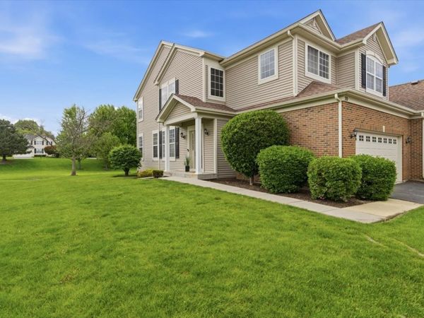 70 Regent Drive , Gilberts, IL 60136
