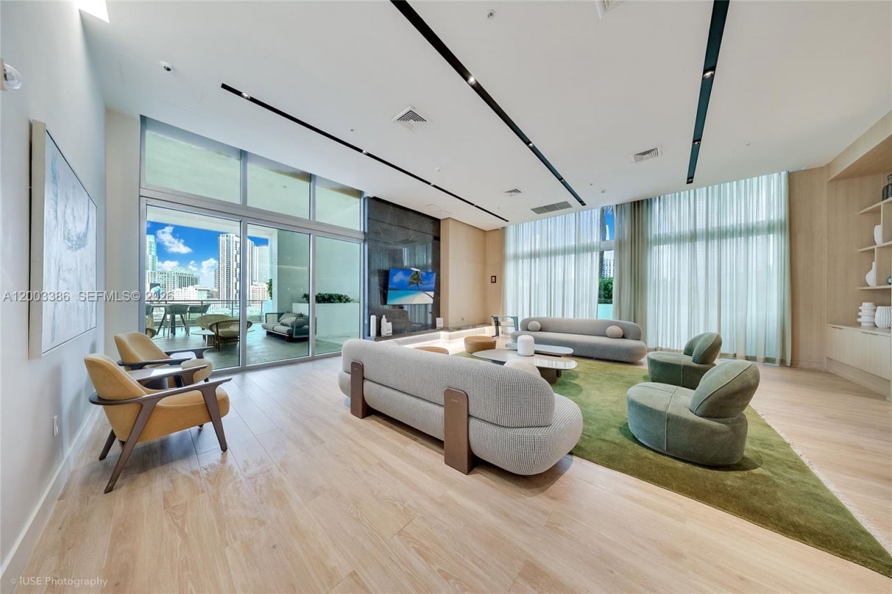90 SW 3rd St , Unit 3109, Miami, FL 33130 Photo