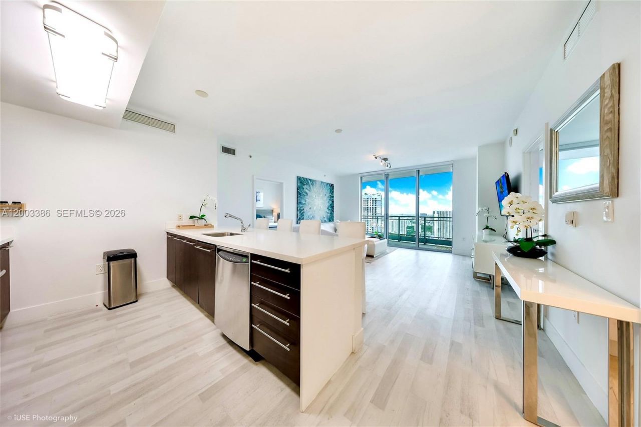 90 SW 3rd St , Unit 3109, Miami, FL 33130 Photo