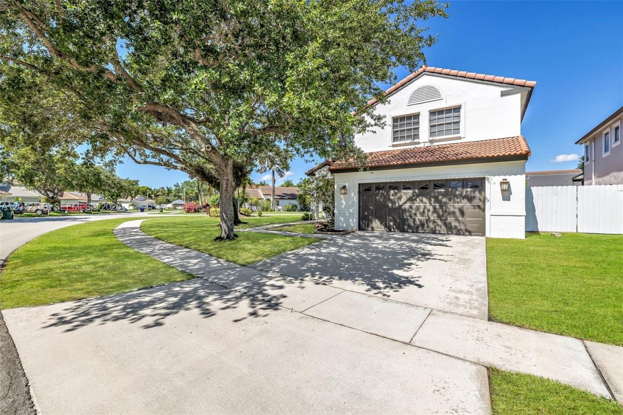 1910 NW 180th Way, Pembroke Pines, FL 33029 Photo