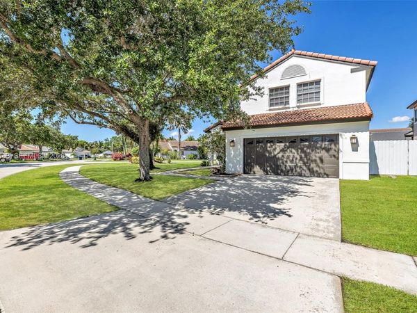 1910 NW 180th Way , Pembroke Pines, FL 33029