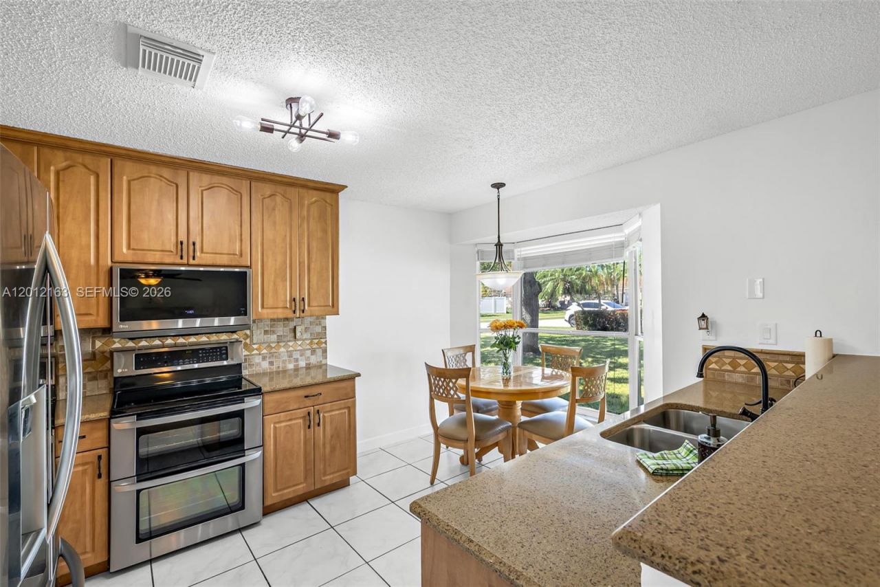 1910 NW 180th Way, Pembroke Pines, FL 33029 Photo