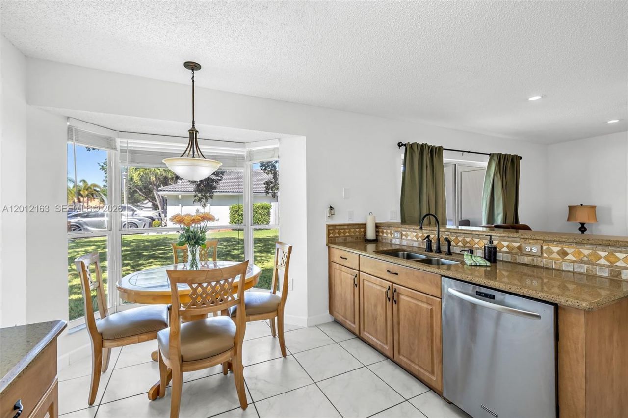 1910 NW 180th Way, Pembroke Pines, FL 33029 Photo