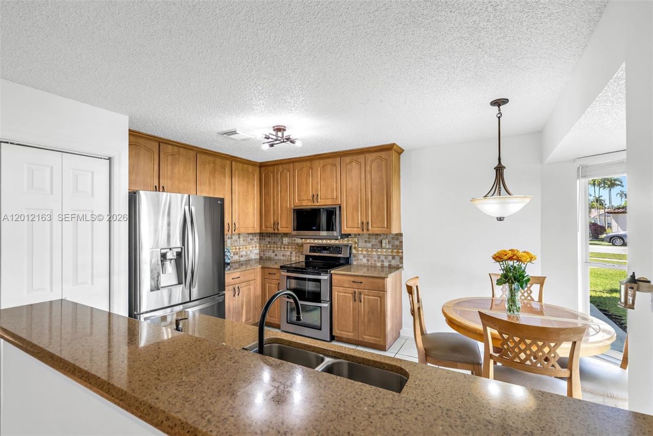 1910 NW 180th Way, Pembroke Pines, FL 33029 Photo