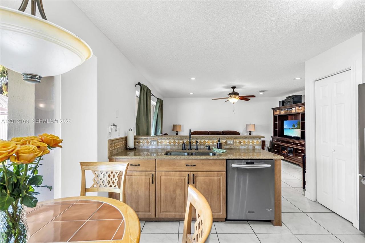 1910 NW 180th Way, Pembroke Pines, FL 33029 Photo