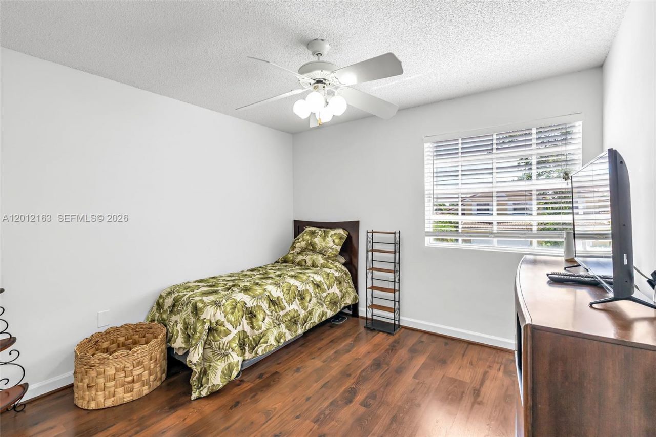 1910 NW 180th Way, Pembroke Pines, FL 33029 Photo