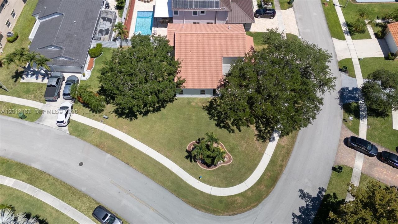1910 NW 180th Way, Pembroke Pines, FL 33029 Photo
