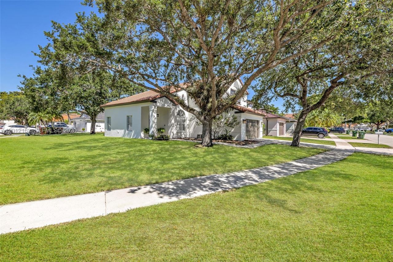 1910 NW 180th Way, Pembroke Pines, FL 33029 Photo