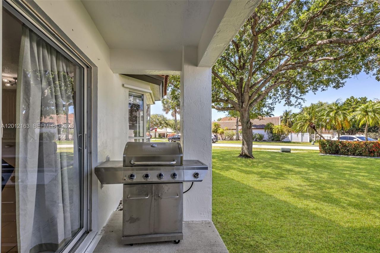 1910 NW 180th Way, Pembroke Pines, FL 33029 Photo