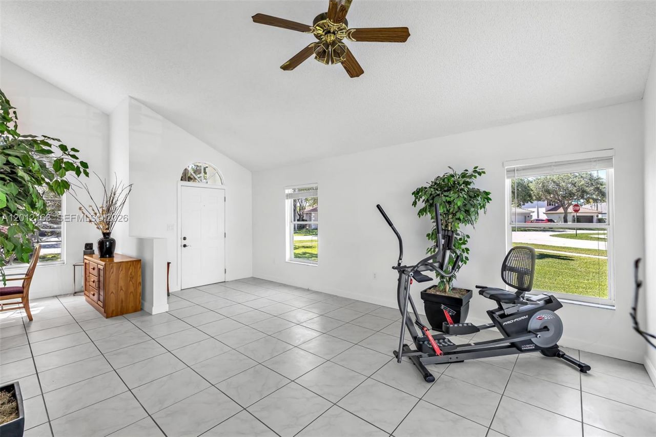 1910 NW 180th Way, Pembroke Pines, FL 33029 Photo