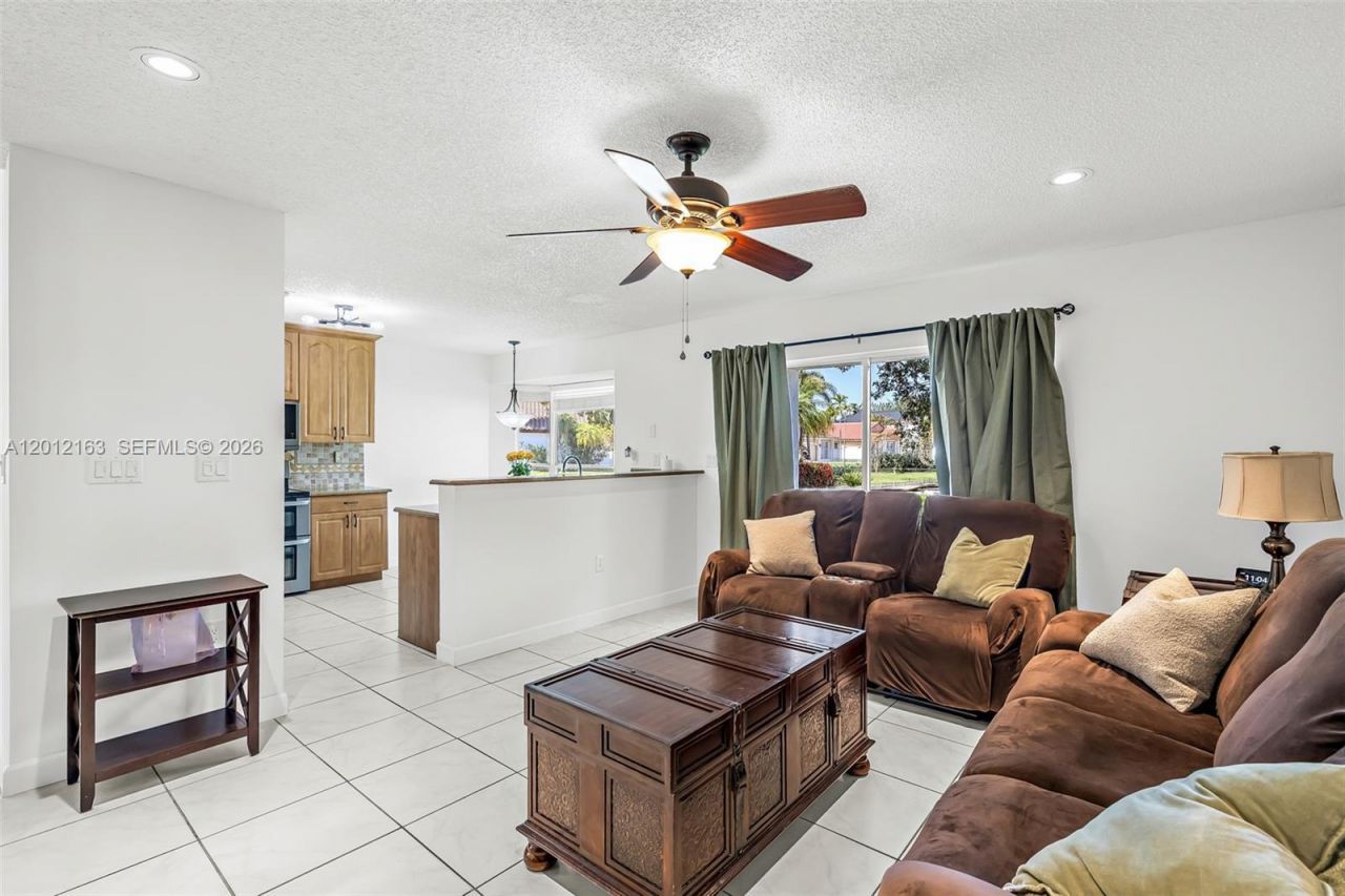 1910 NW 180th Way, Pembroke Pines, FL 33029 Photo