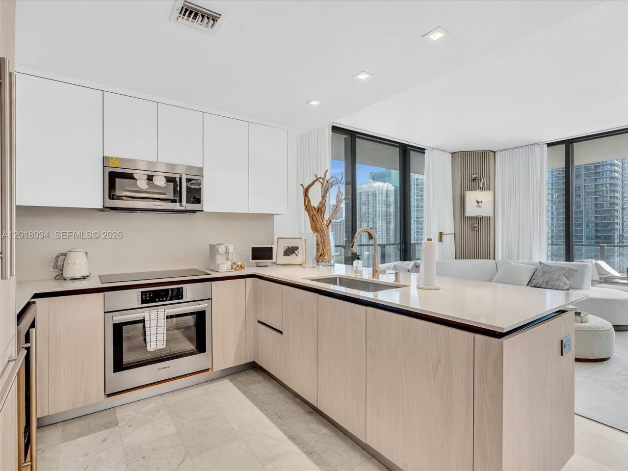 88 SW 7th St , Unit 2011, Miami, FL 33130 Photo