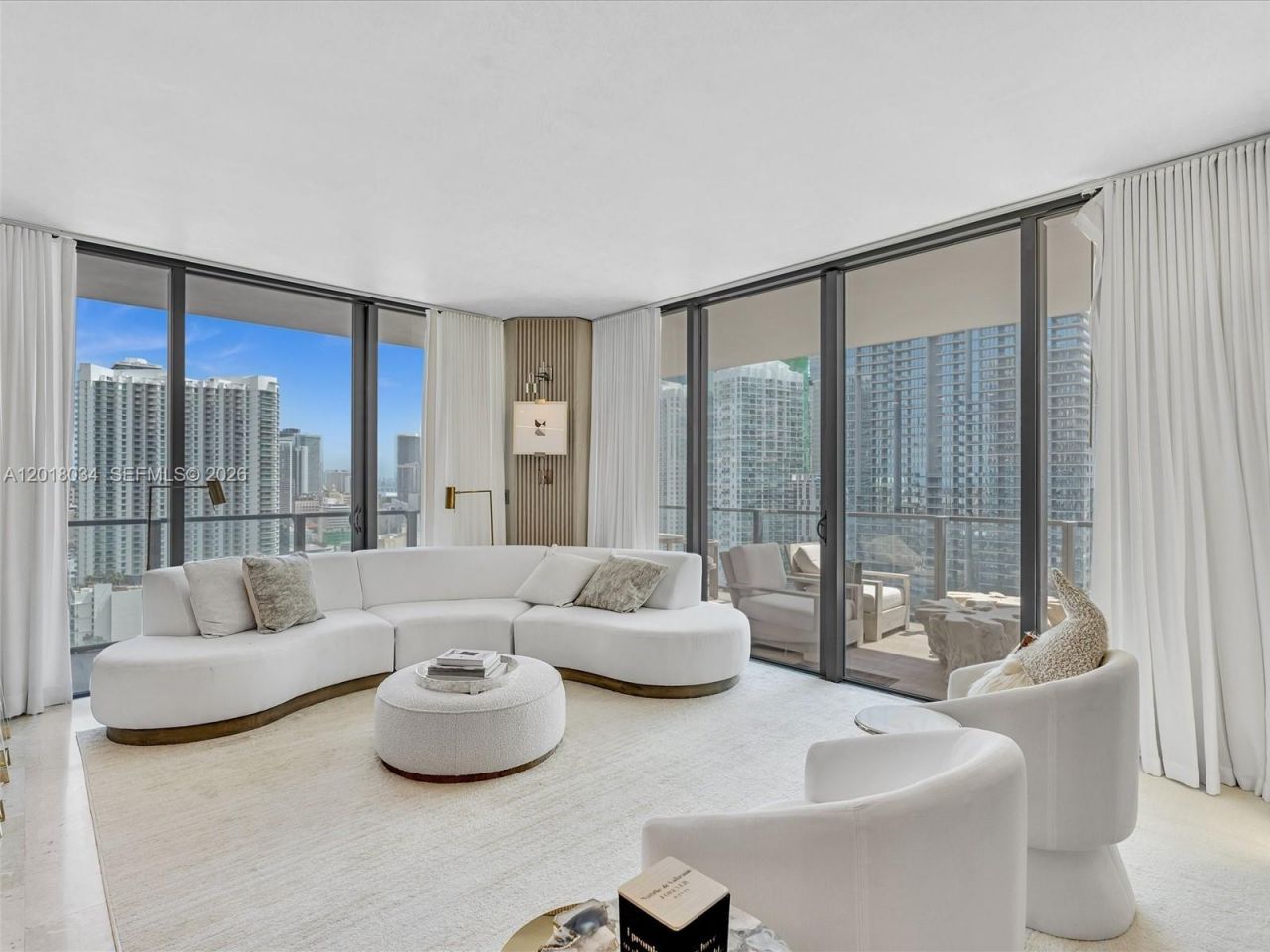 88 SW 7th St , Unit 2011, Miami, FL 33130 Photo