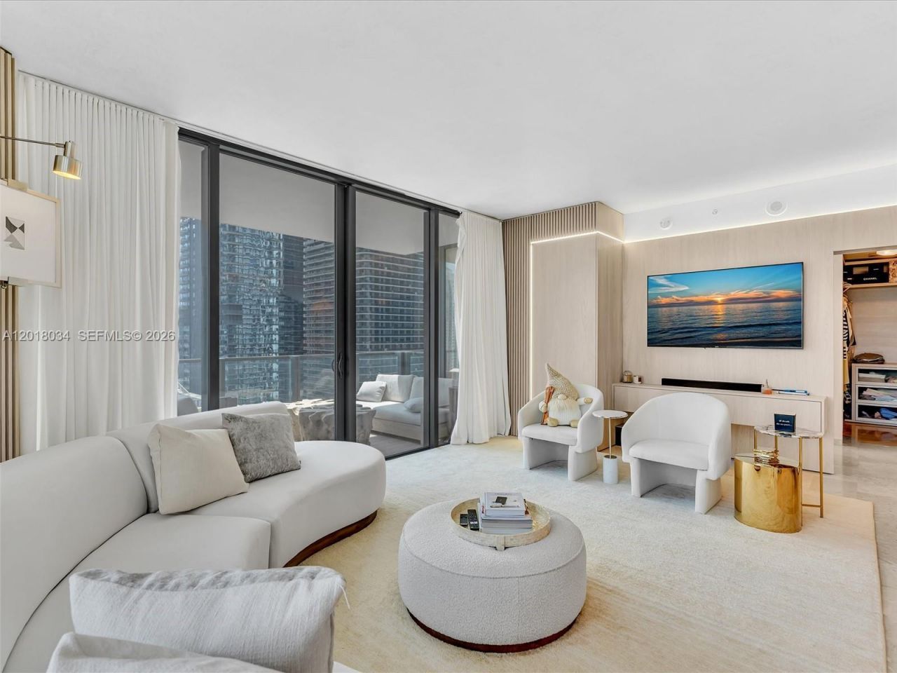 88 SW 7th St , Unit 2011, Miami, FL 33130 Photo