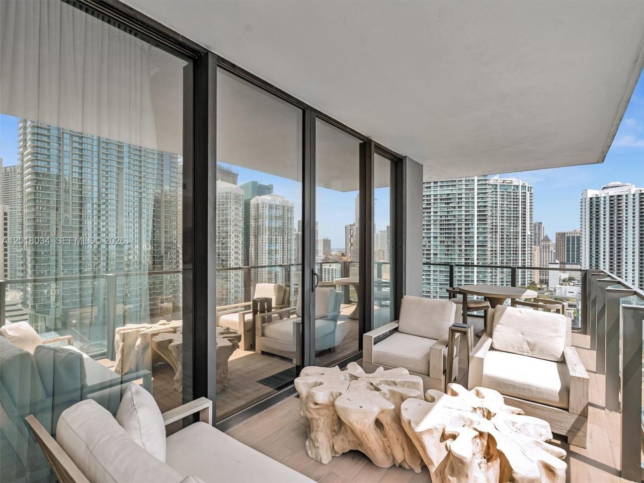 88 SW 7th St , Unit 2011, Miami, FL 33130 Photo