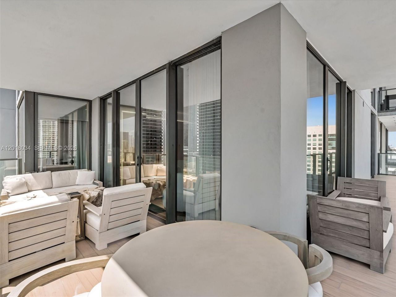 88 SW 7th St , Unit 2011, Miami, FL 33130 Photo