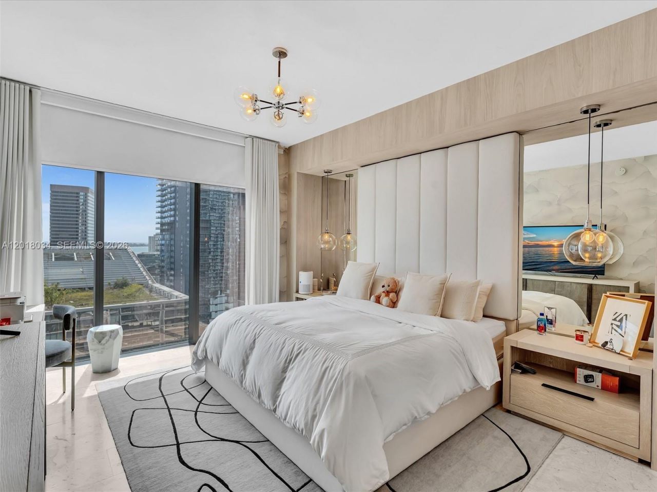 88 SW 7th St , Unit 2011, Miami, FL 33130 Photo
