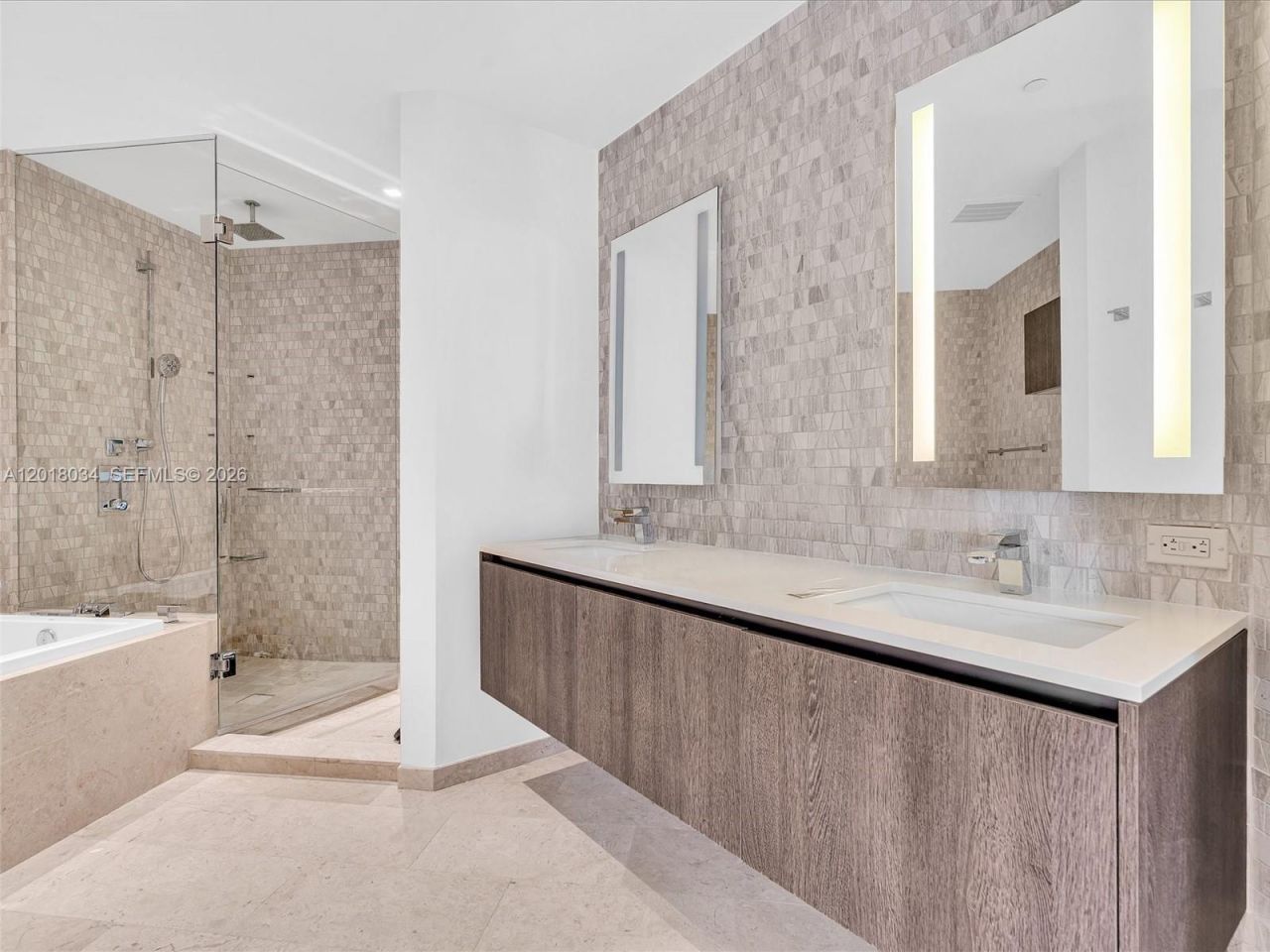 88 SW 7th St , Unit 2011, Miami, FL 33130 Photo